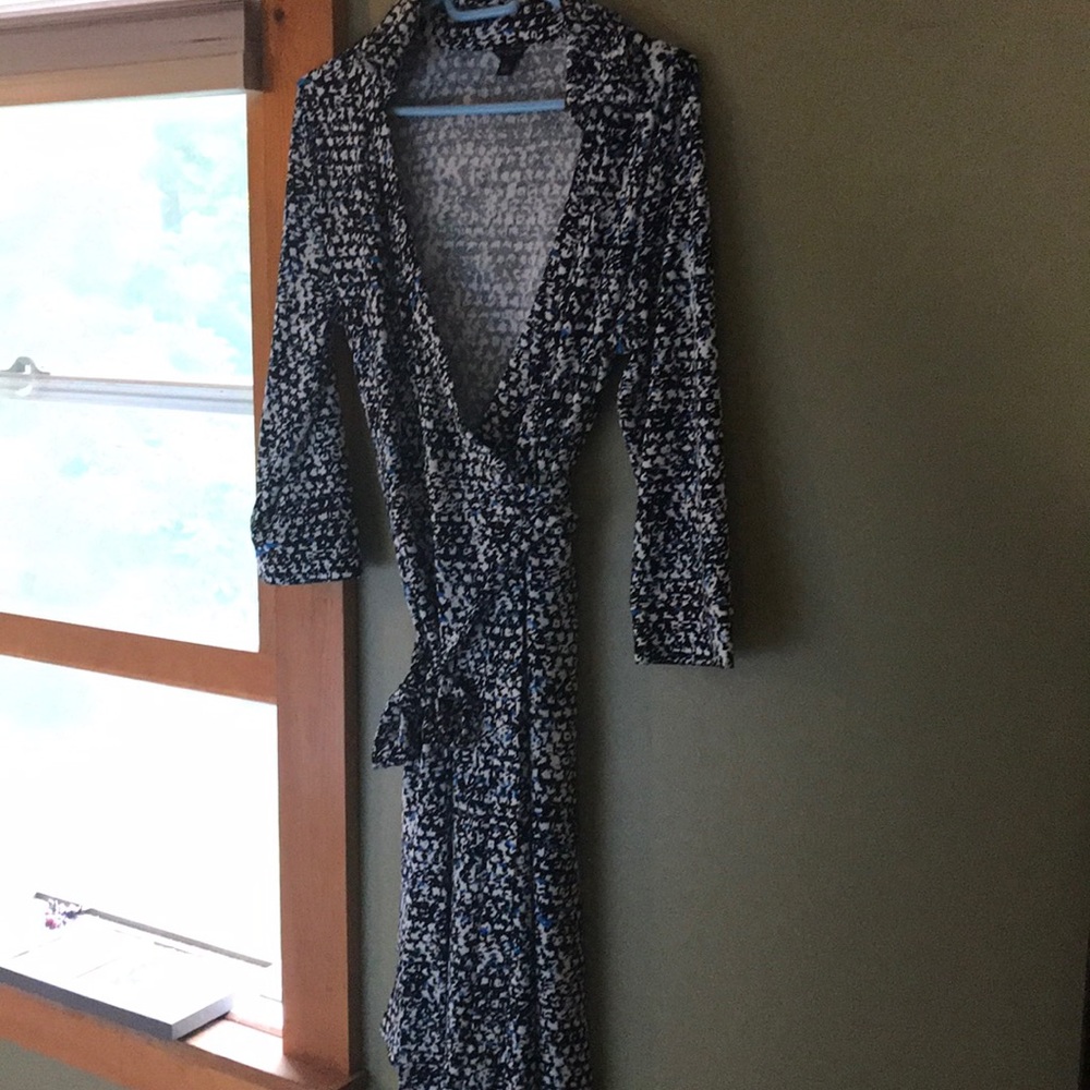Ann Taylor Wrap dress size 6